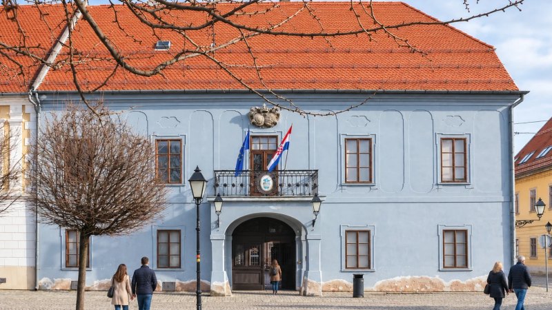 Pročelje Muzeja Slavonije — ilustracija.